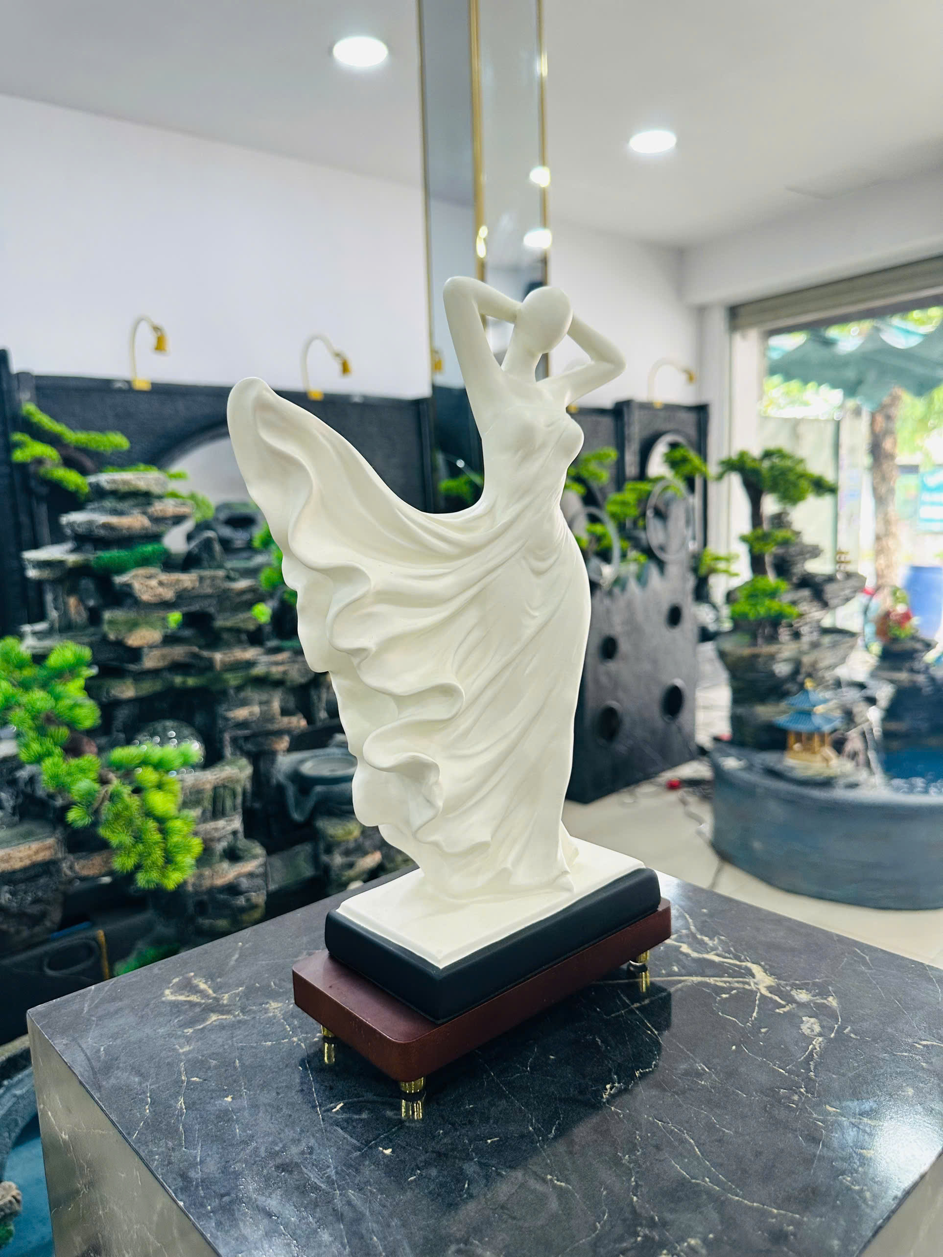 Đồ Trang Trí Tiểu Cảnh Trong Nhà Hình Cô Gái Model HS111