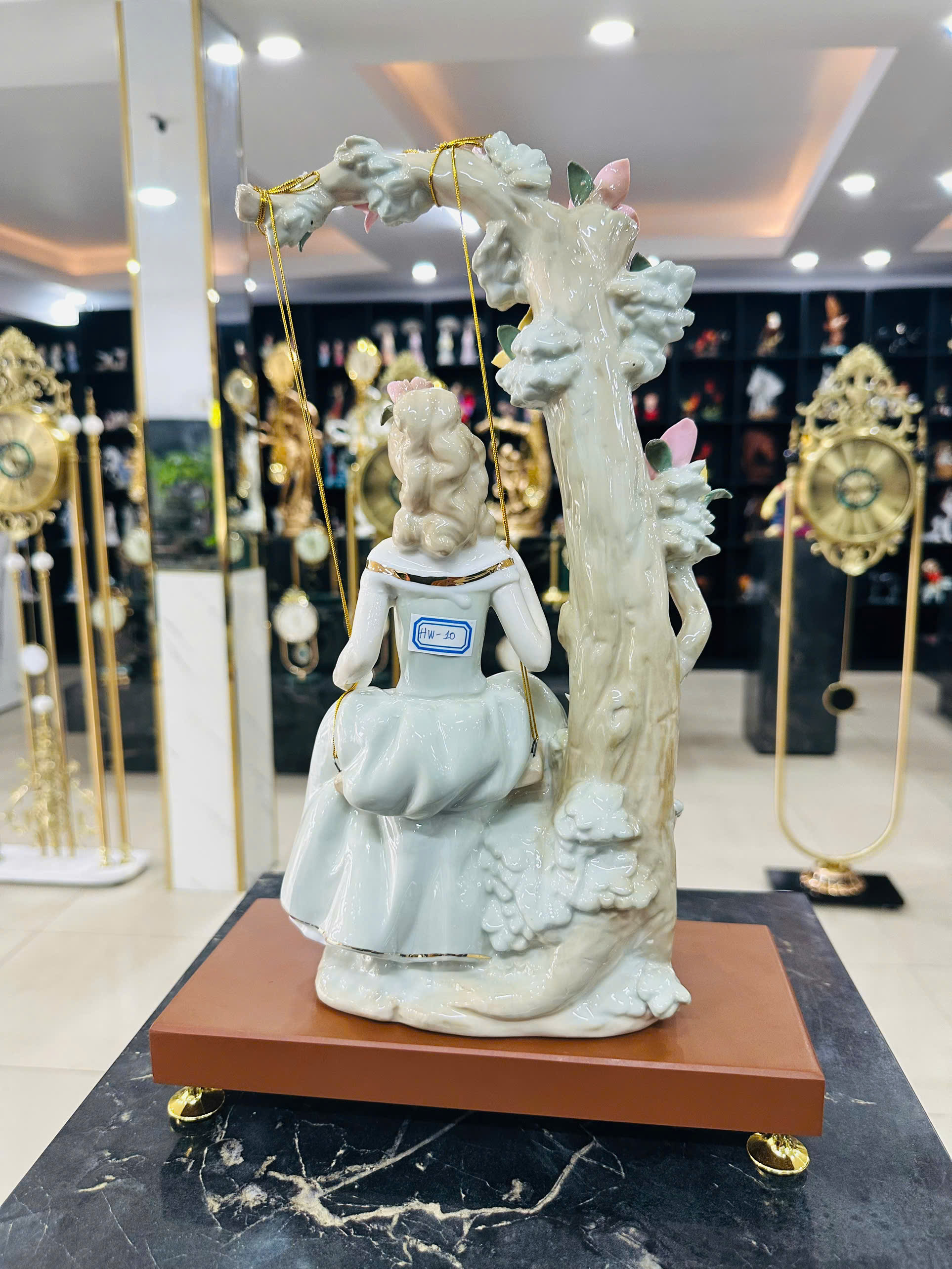 Đồ Trang Trí Tiểu Cảnh Trong Nhà Hình Cô Gái Model XD01
