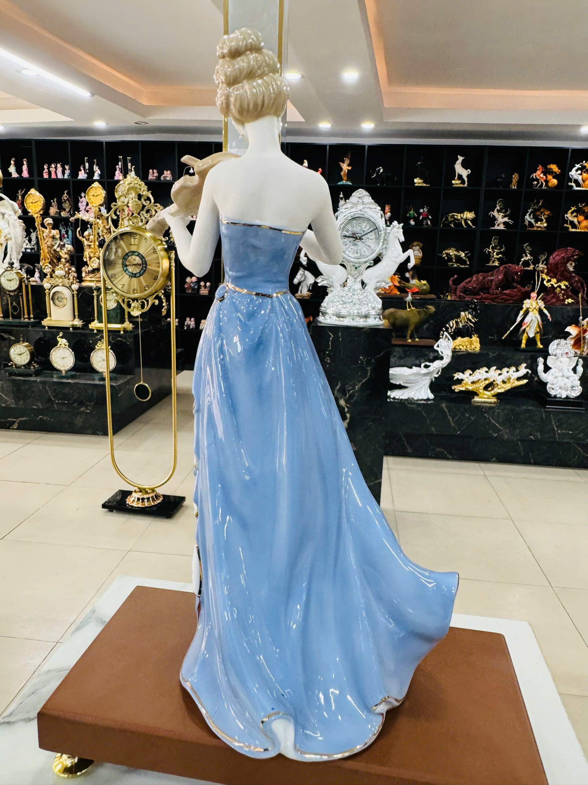 Đồ Trang Trí Tiểu Cảnh Trong Nhà Hình Cô Gái Model NG03