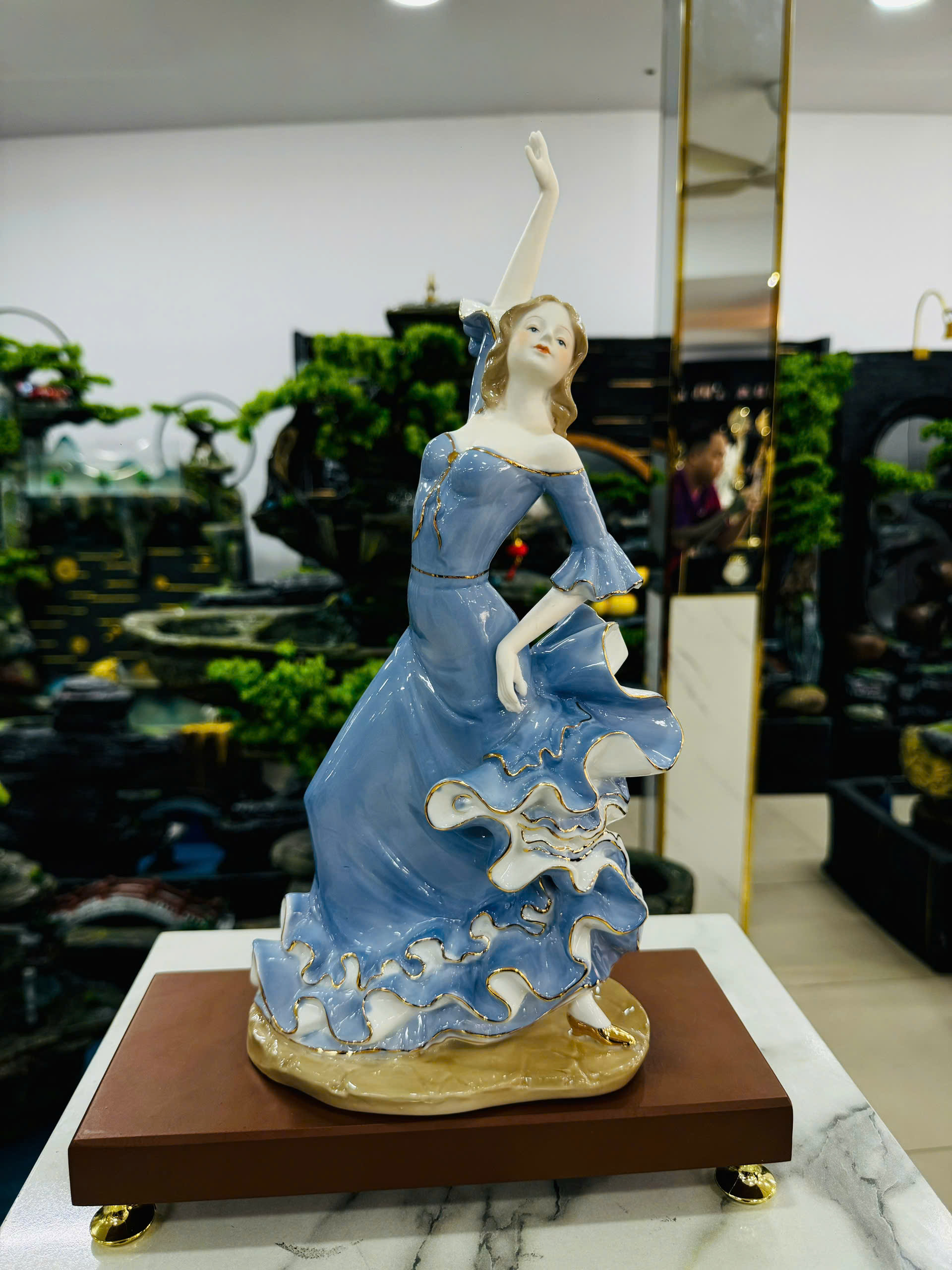 Đồ Trang Trí Tiểu Cảnh Trong Nhà Hình Cô Gái Model MU01