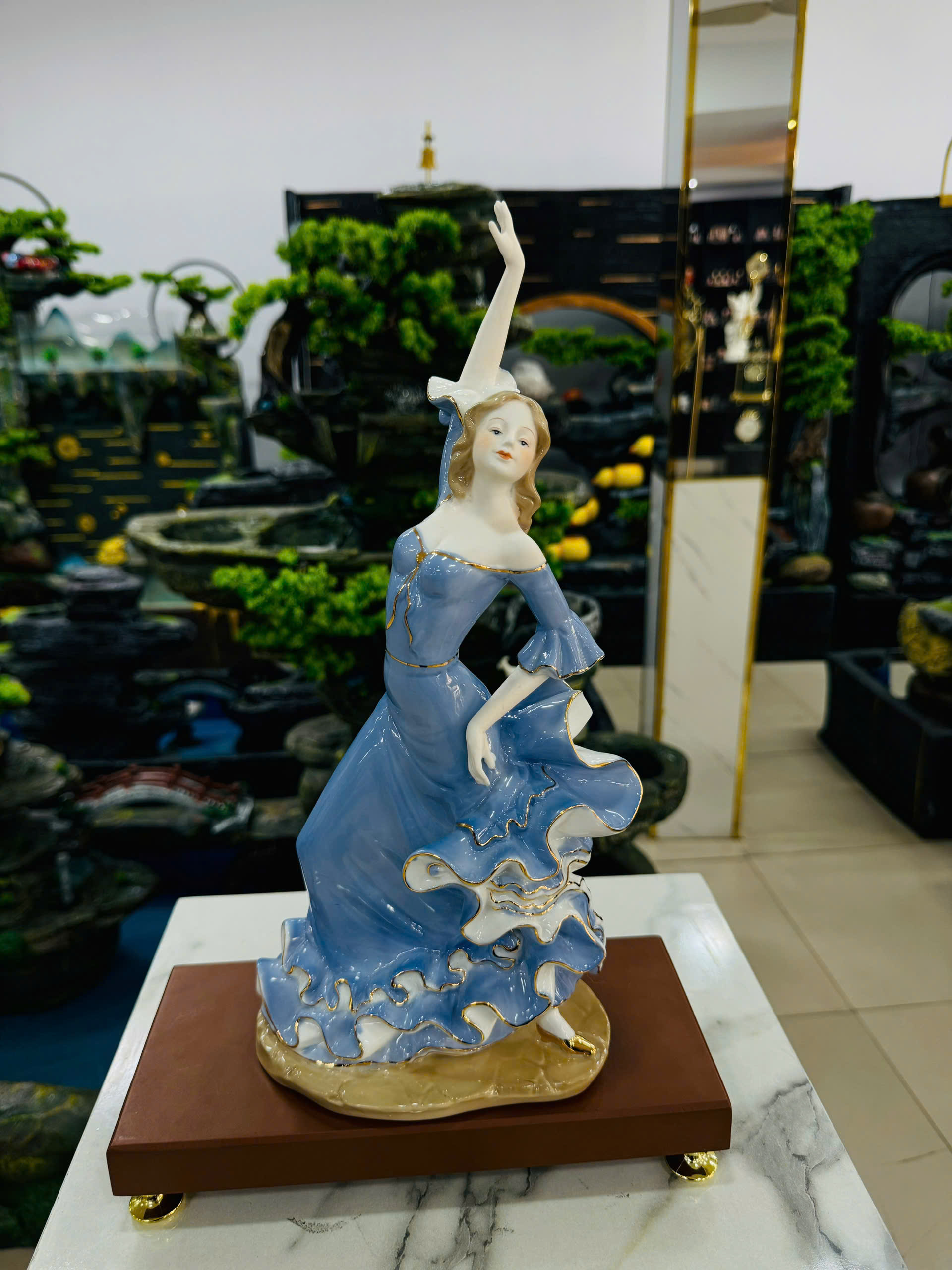 Đồ Trang Trí Tiểu Cảnh Trong Nhà Hình Cô Gái Model MU01