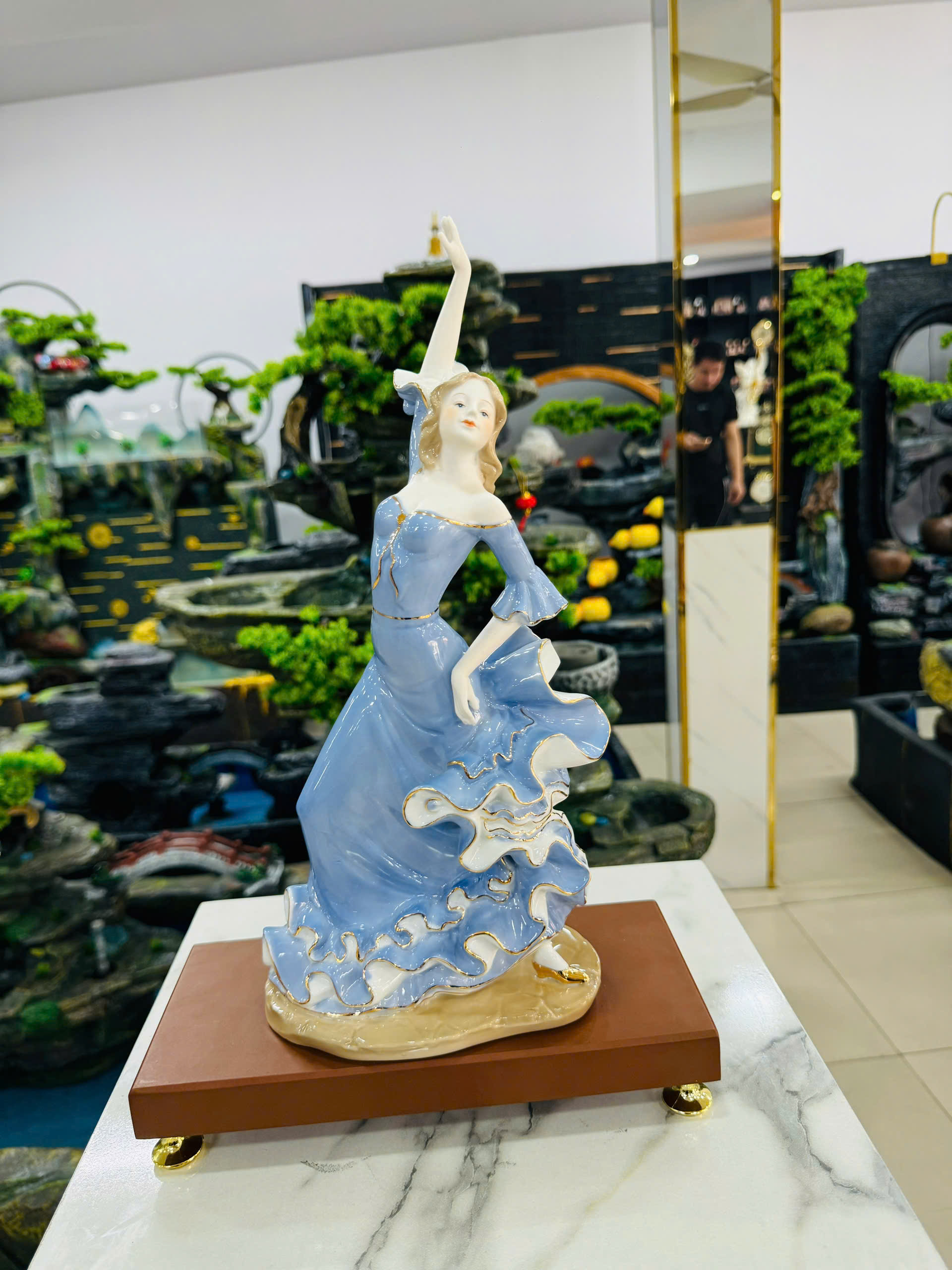 Đồ Trang Trí Tiểu Cảnh Trong Nhà Hình Cô Gái Model MU01