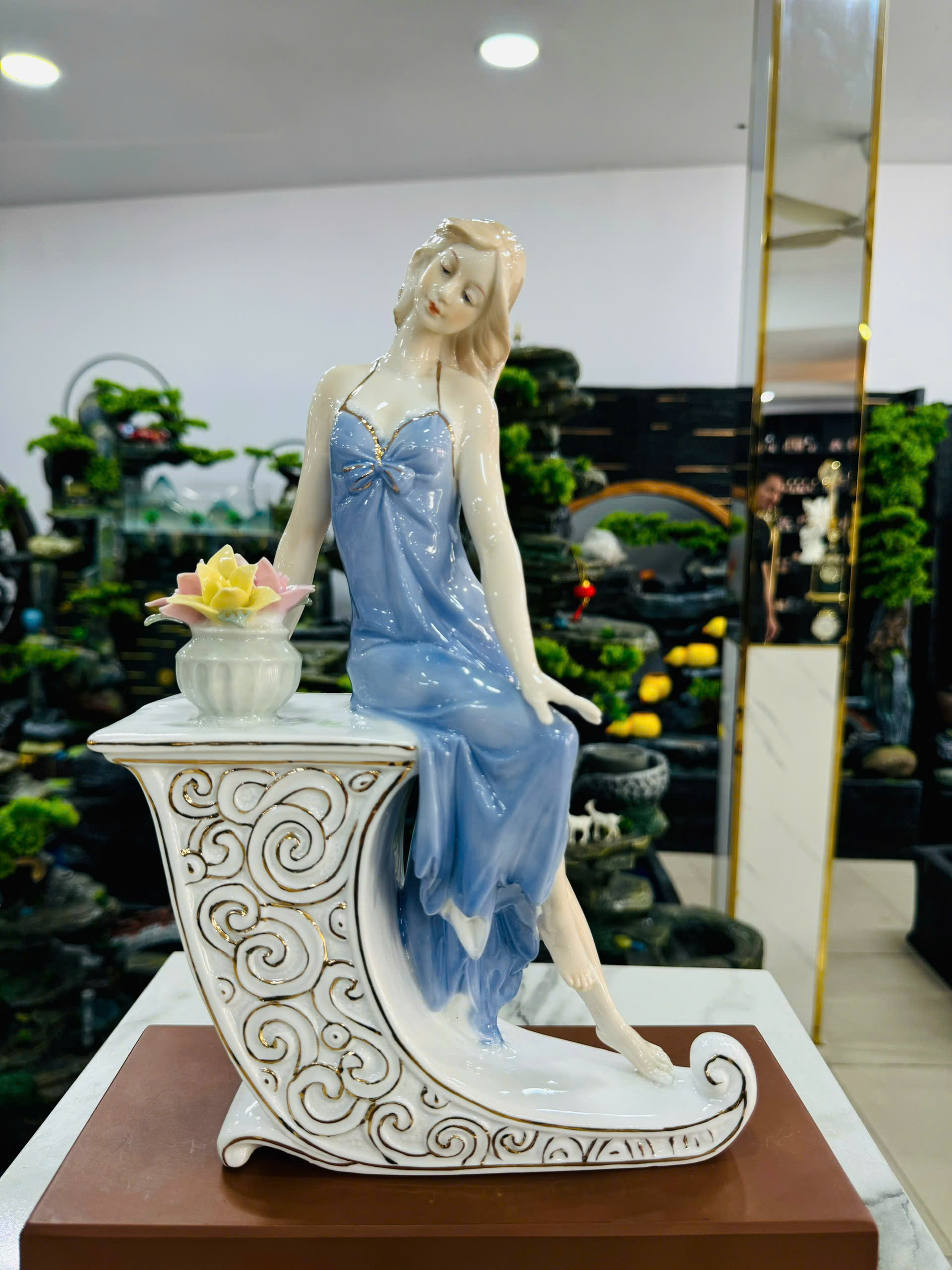 Đồ Trang Trí Tiểu Cảnh Trong Nhà Hình Cô Gái Model GTH01