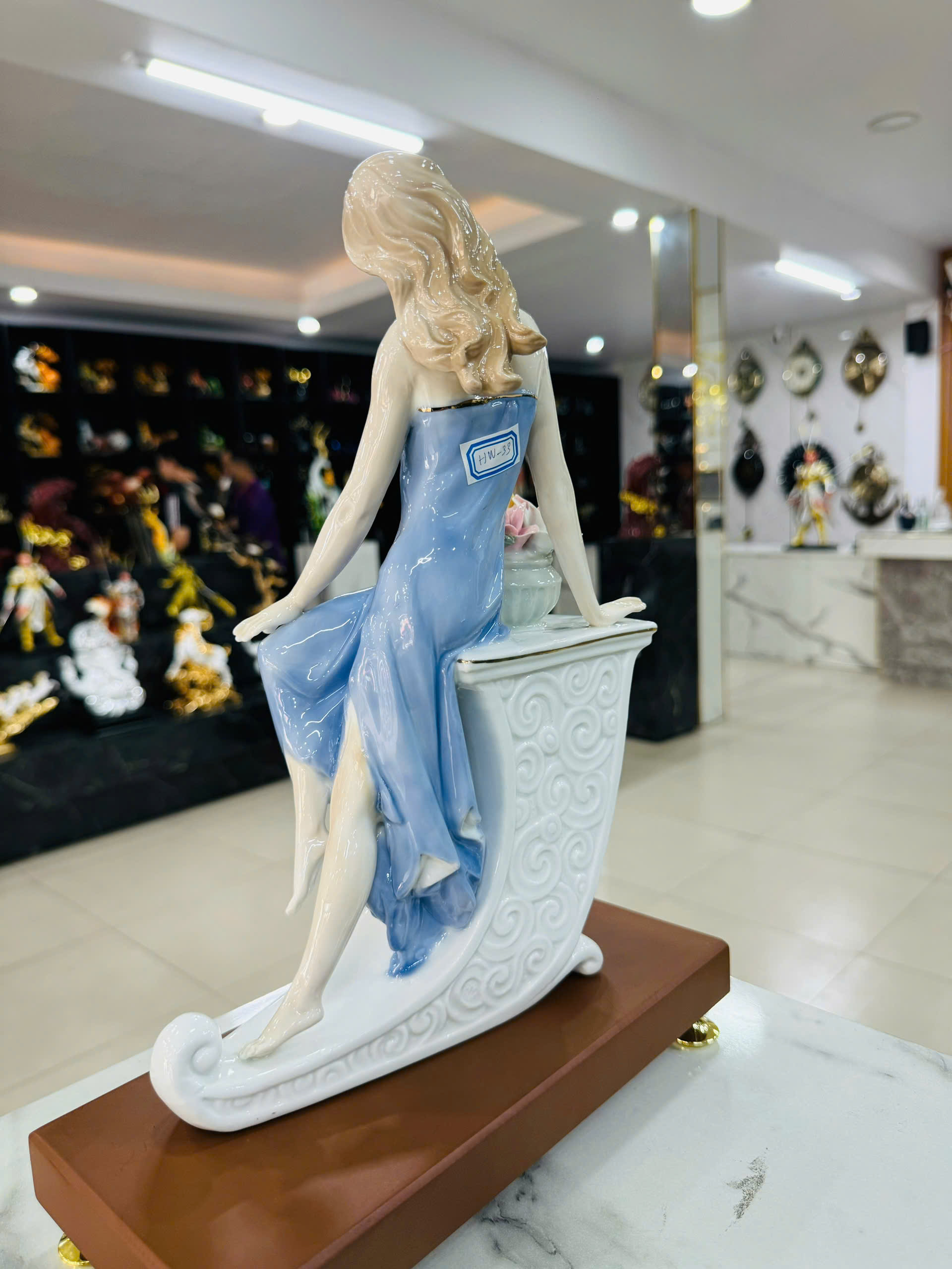 Đồ Trang Trí Tiểu Cảnh Trong Nhà Hình Cô Gái Model GTH01