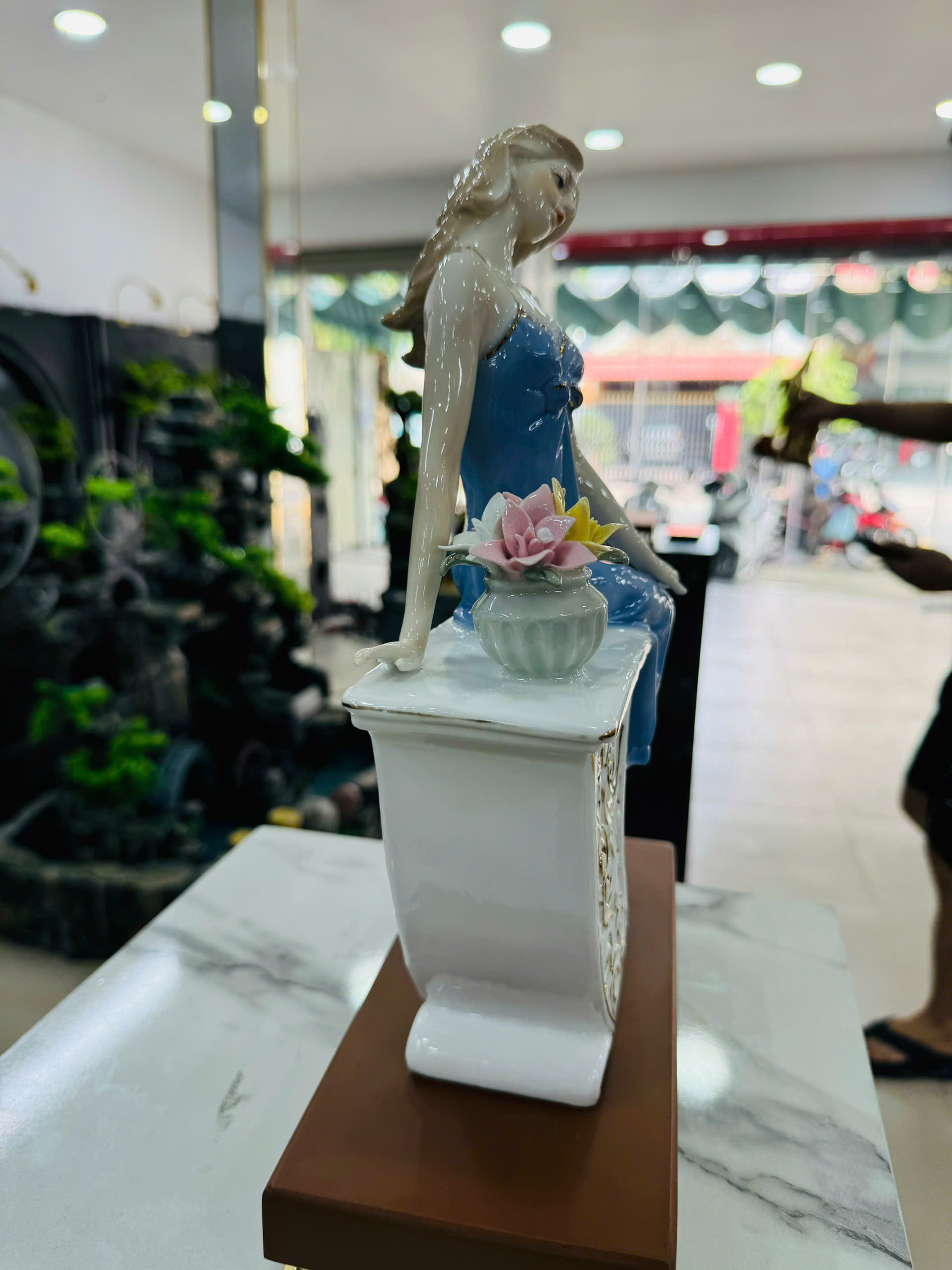 Đồ Trang Trí Tiểu Cảnh Trong Nhà Hình Cô Gái Model GTH01