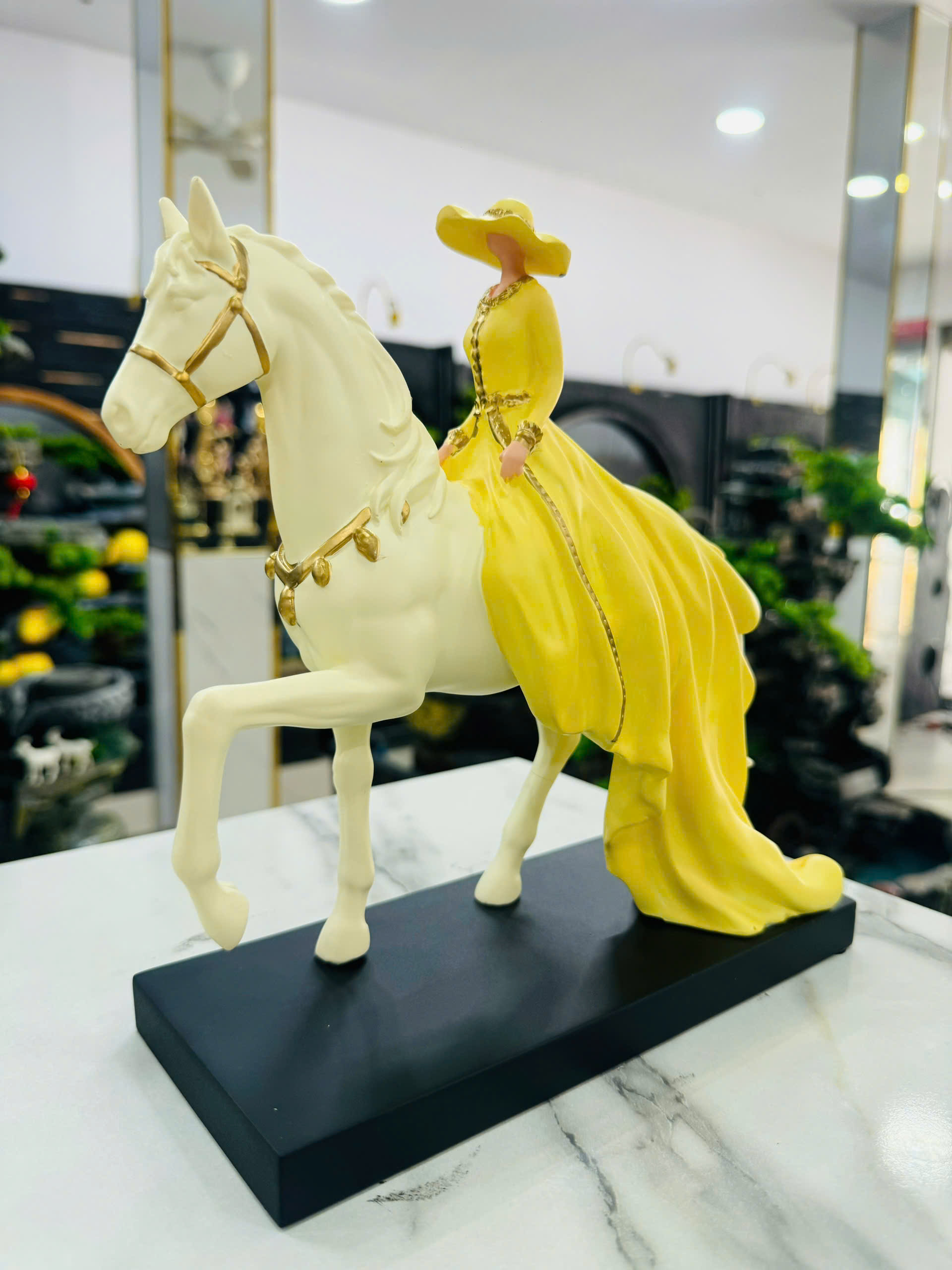Đồ Trang Trí Tiểu Cảnh Trong Nhà Hình Con Người Model CONGCHUA001