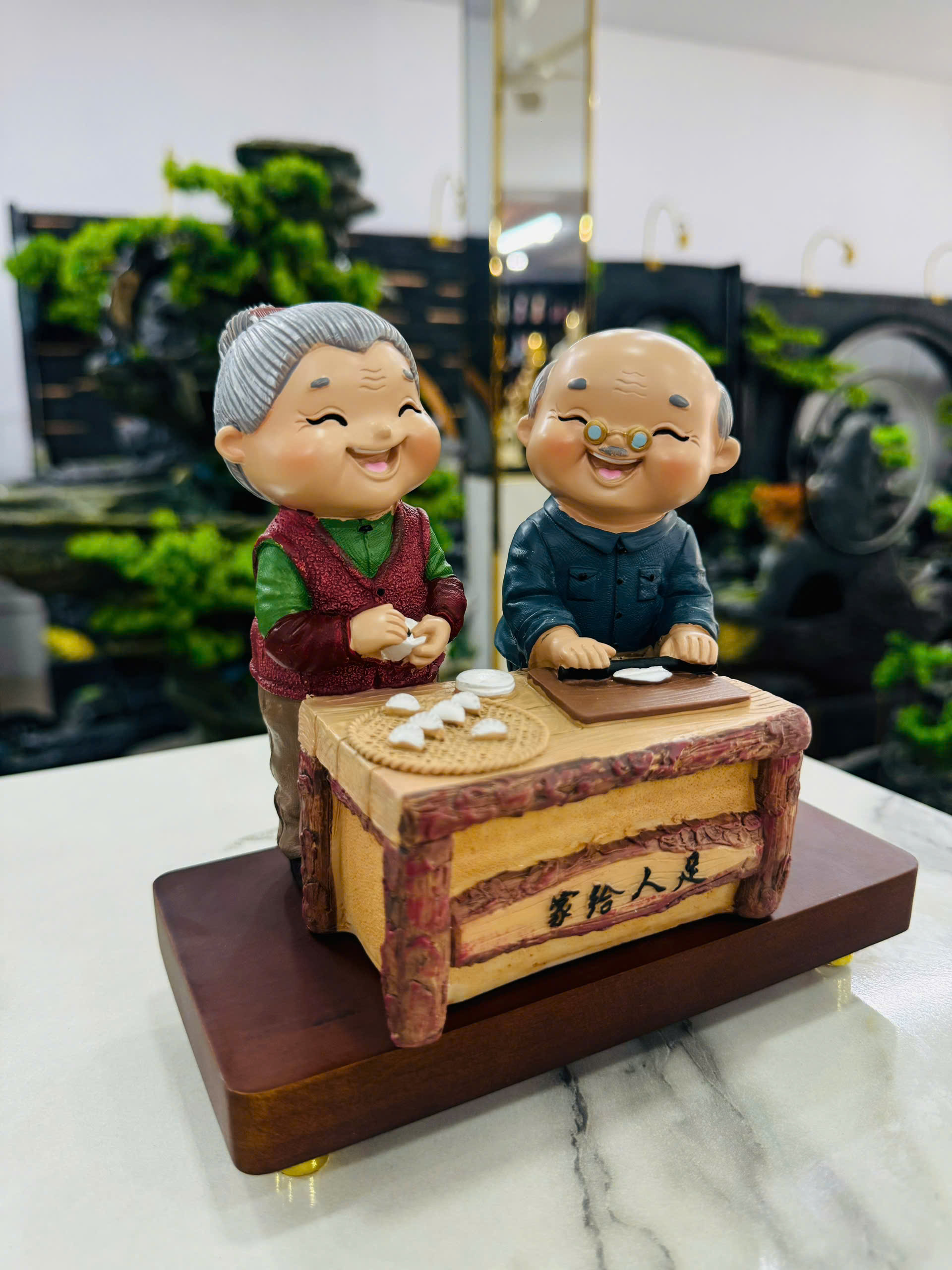 Đồ Trang Trí Tiểu Cảnh Trong Nhà Hình Con Người Model 935-4