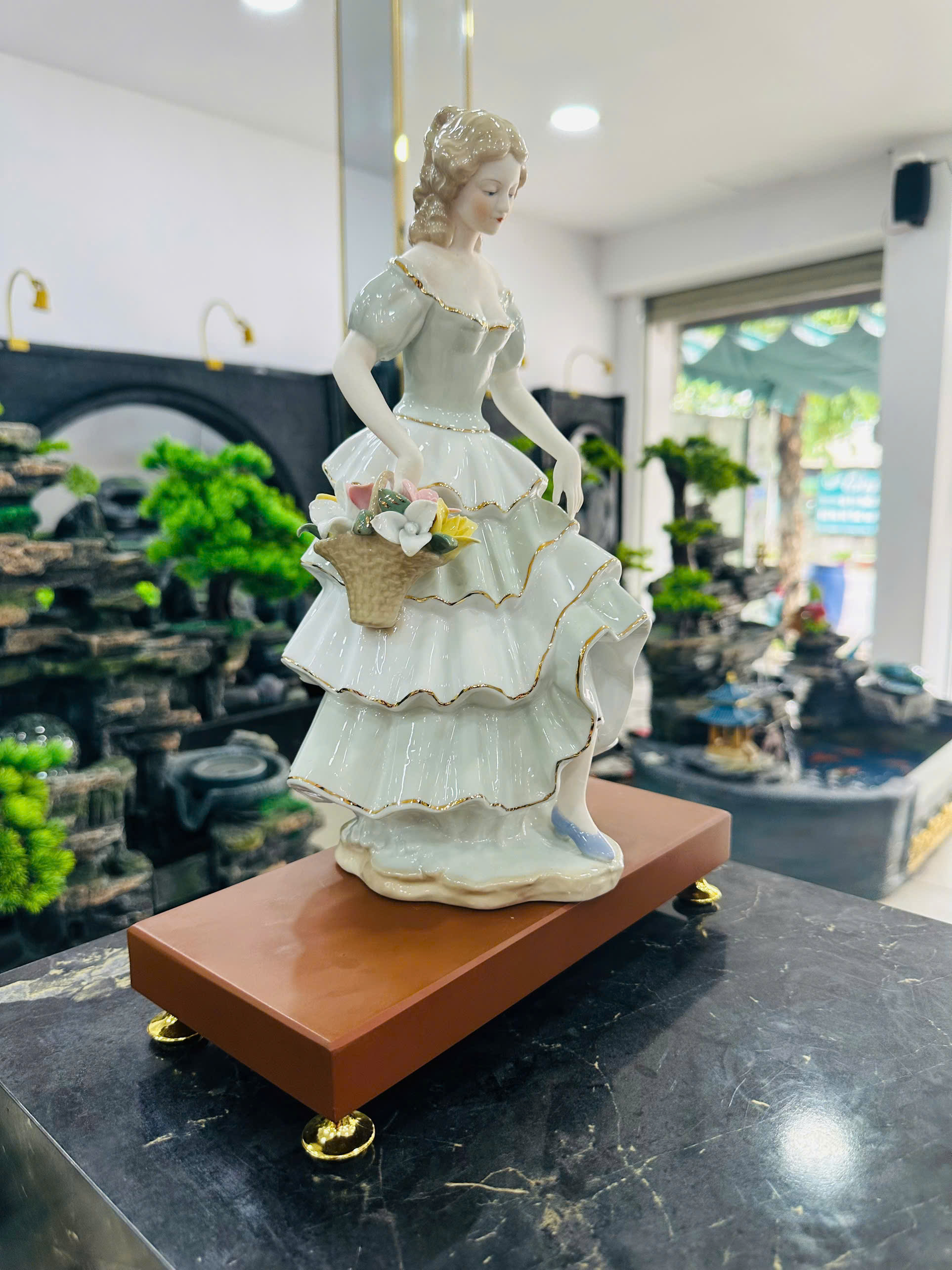 Đồ Trang Trí Tiểu Cảnh Trong Nhà Hình Cô Gái Model GOM11